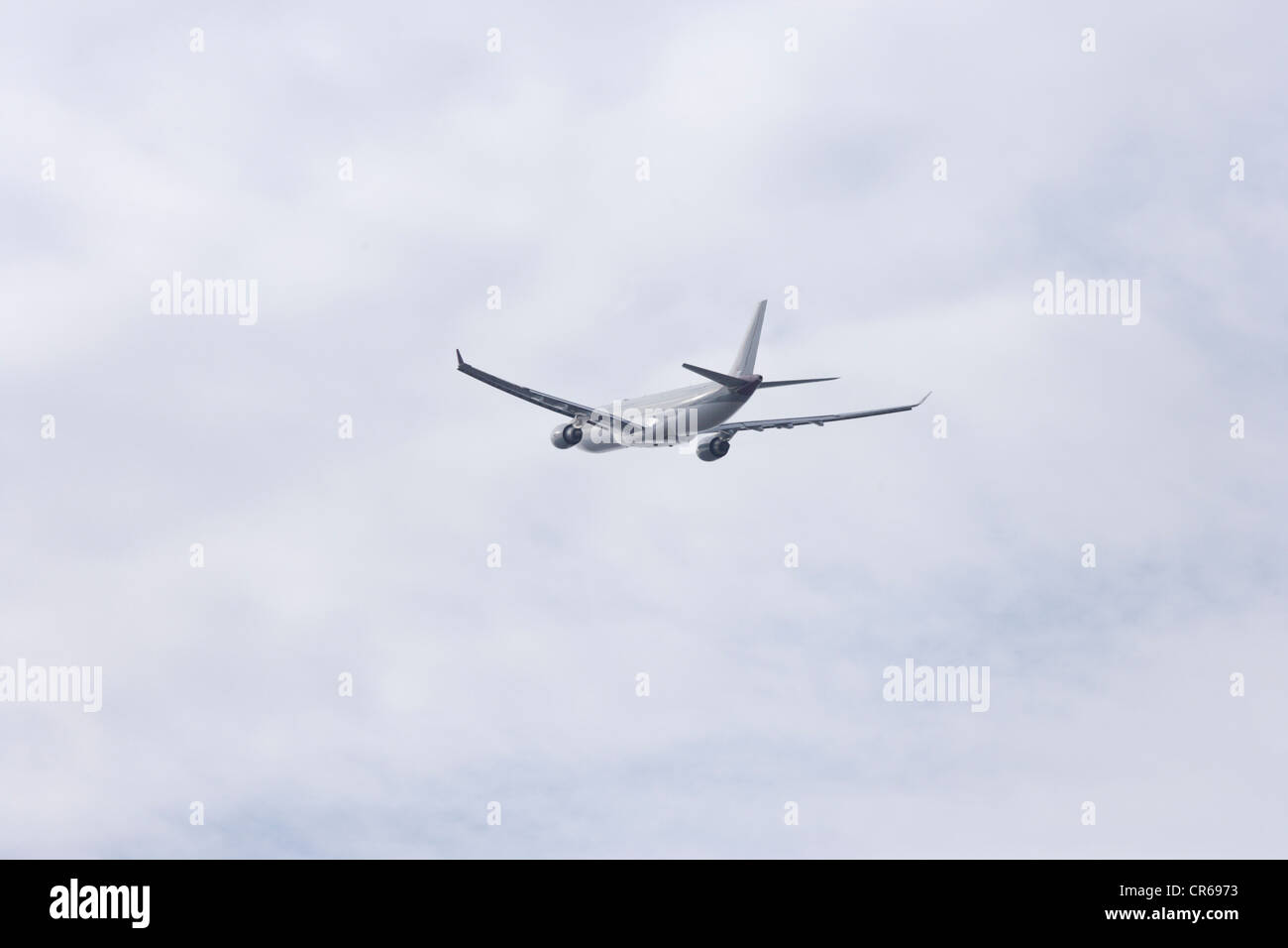 En Europa, Alemania, Baviera, el avión comercial de pasajeros después de despegar del aeropuerto de Múnich Foto de stock