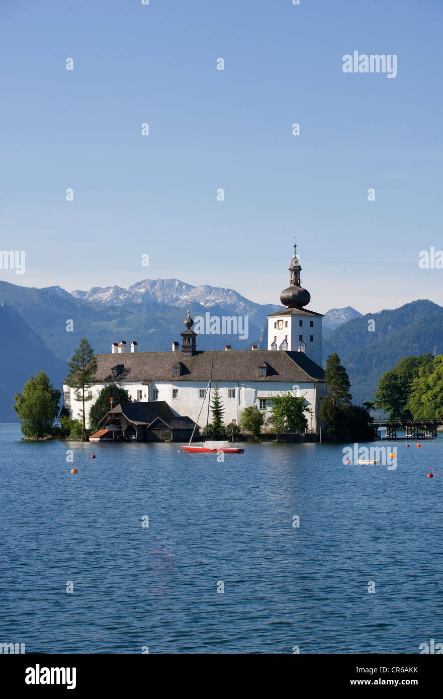 Austria, Gmunden,Vista de Ort Castillo y lago Traunsee Foto de stock
