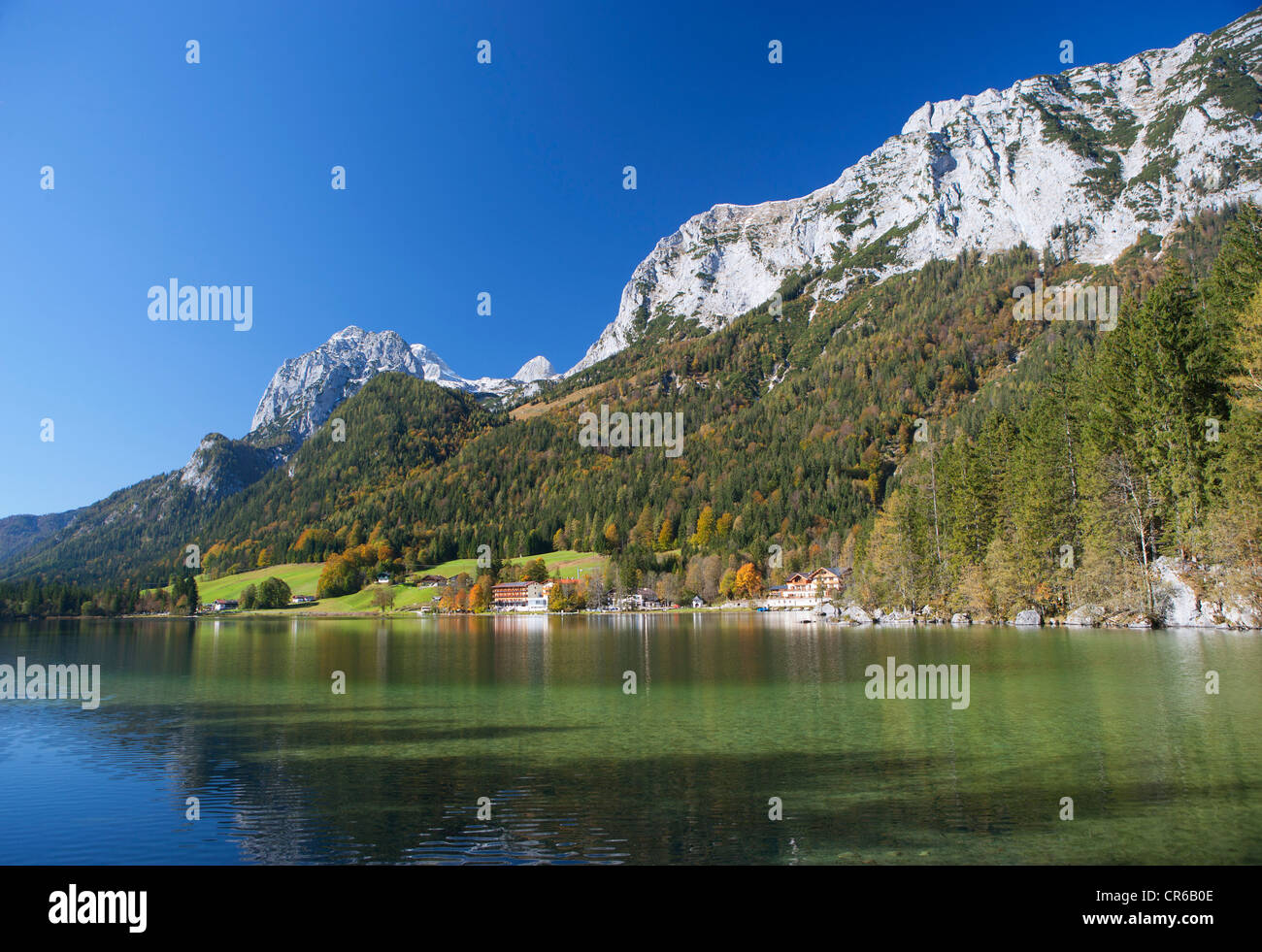 Alemania, Baviera, Ramsau, vistas a la montaña con el lago Hintersee Reitertalpe Foto de stock
