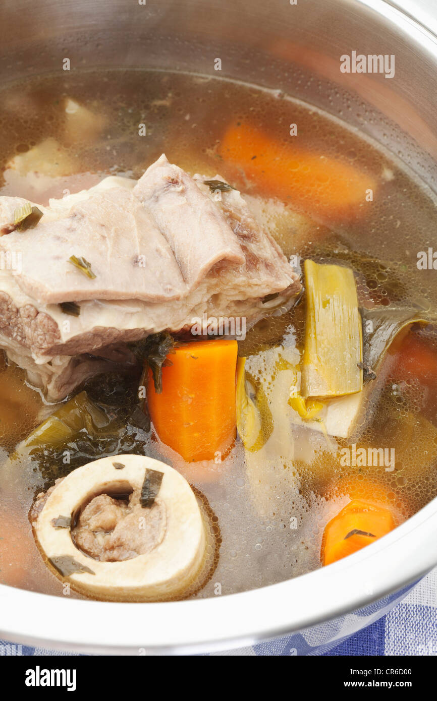 Médula de res en caldo fotografías e imágenes de alta resolución Alamy