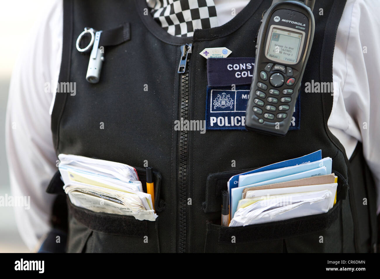 Mujer Policía, la Policía Metropolitana de Londres, Inglaterra, Reino Unido. Foto de stock