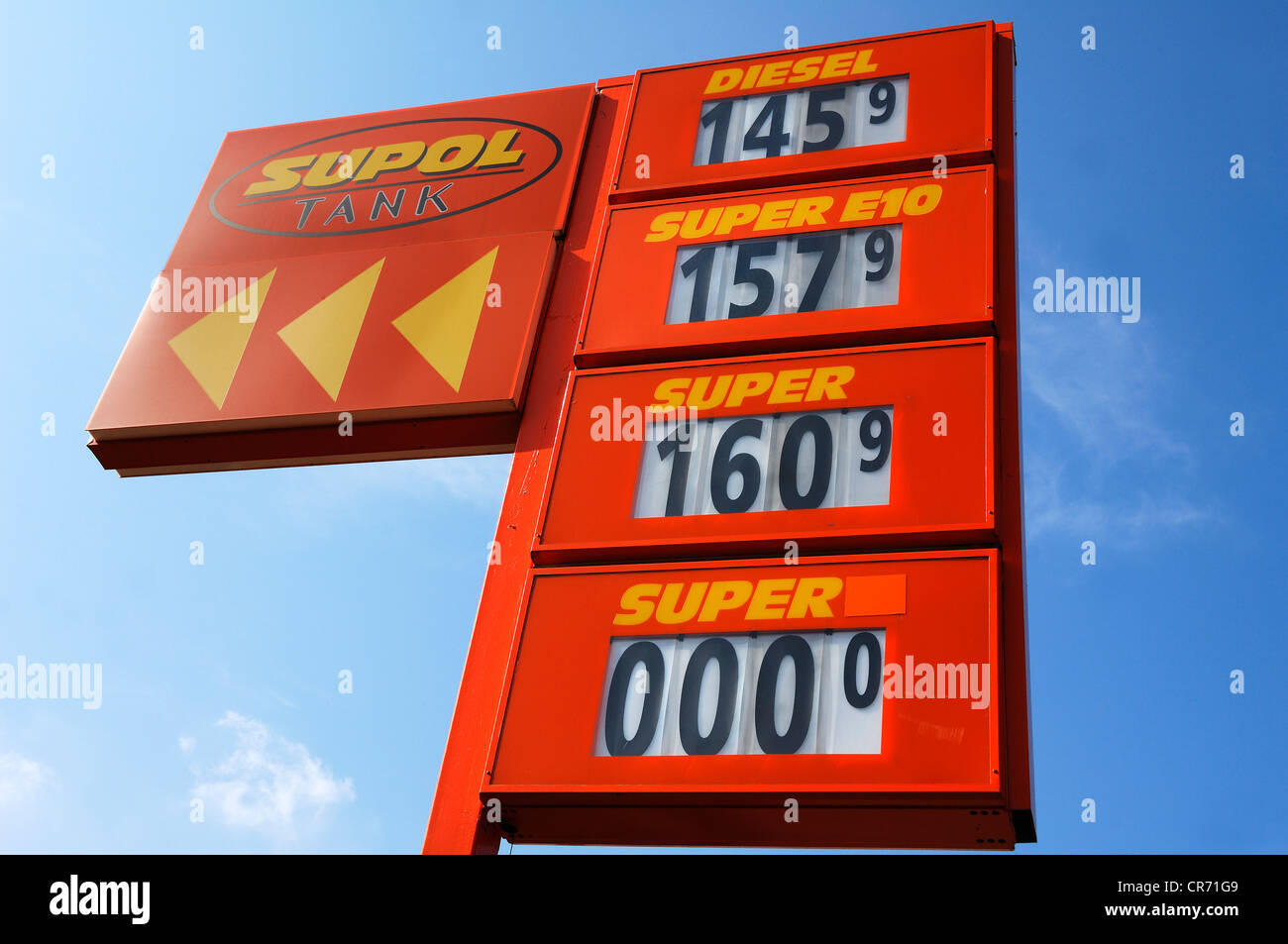 Tabla de precios con los precios de la gasolina en una gasolinera independiente, Erlangen, Middle Franconia, Baviera, Alemania, Europa Foto de stock