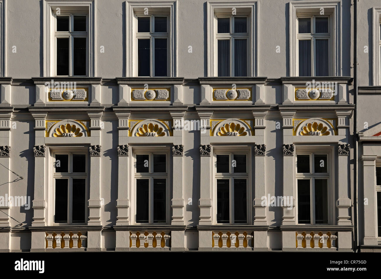 Townhouse decorativa fachada del siglo XIX, Mecklenburgstrasse 14, Schwerin, Mecklemburgo-Pomerania Occidental Foto de stock