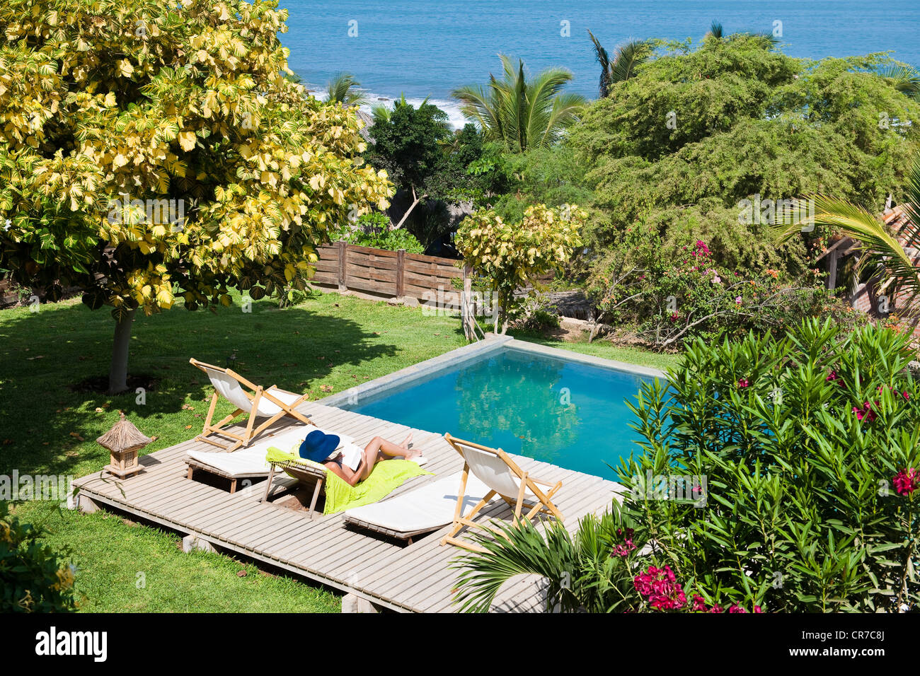 Perú, provincia de Piura, Mancora, Las Pocitas, piscina de Coco Ne Hotel  Fotografía de stock - Alamy