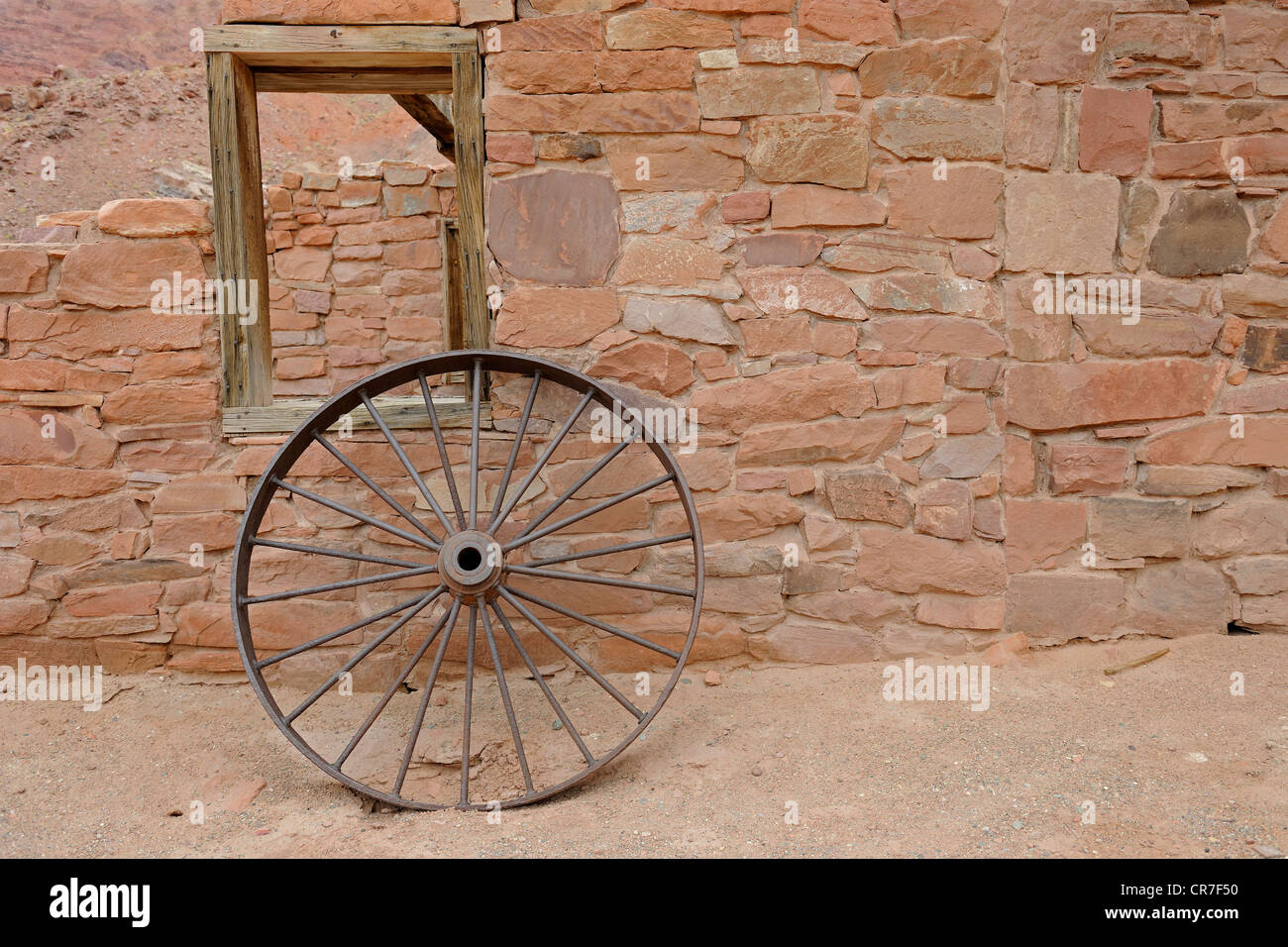 El hierro viejo Wagon Wheel, Lee's Ferry, Arizona, EE.UU. Foto de stock