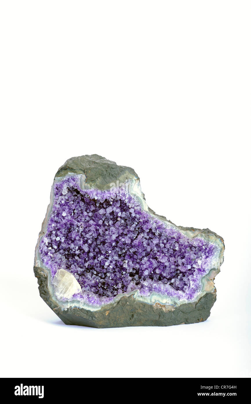 Amethyst Geode, con inclusiones de calcita, Brasil, América del Sur Foto de stock