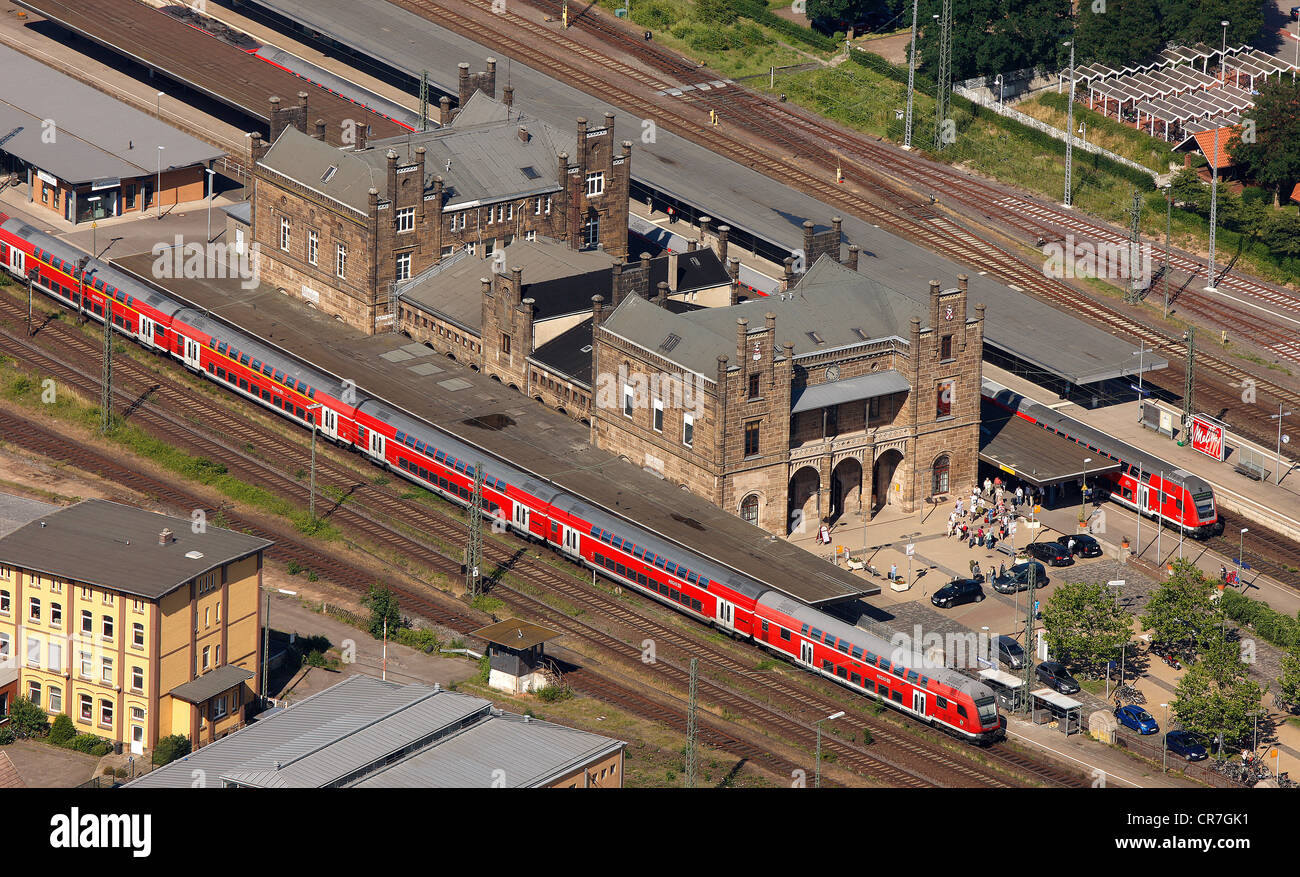 Vista aérea, la histórica estación de tren, Minden-Luebbecke Minden, Renania del Norte-Westfalia, Alemania, Europa Foto de stock