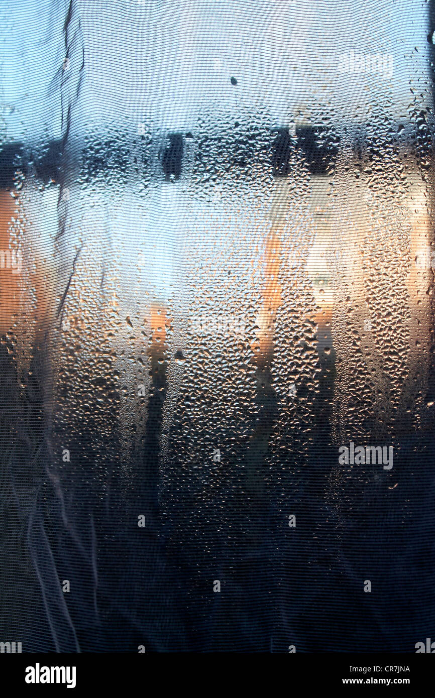 Resumen/fotografía artística - una ventana con condensación Foto de stock