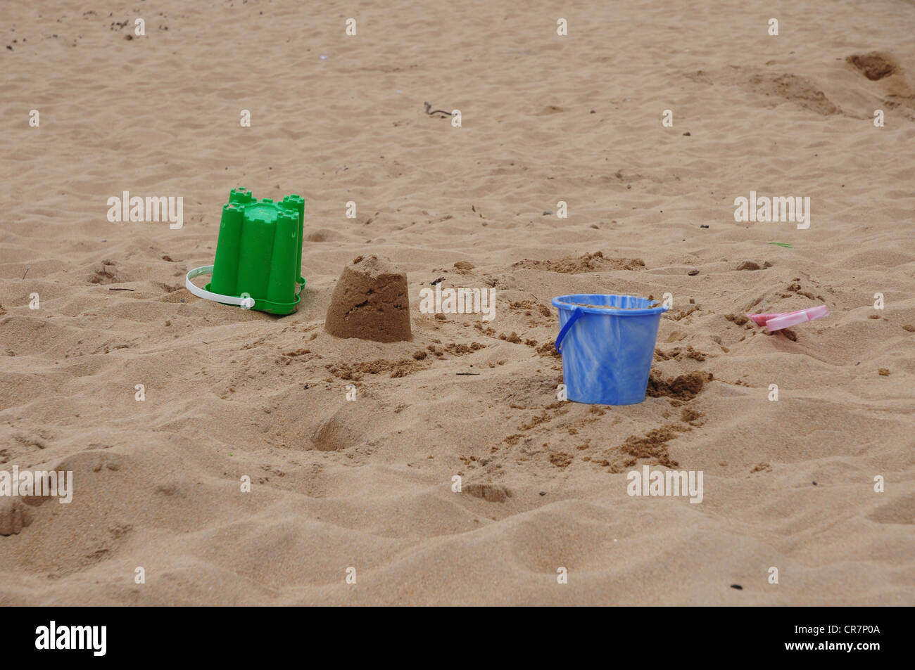 Cucharas y palas en la playa de Elie, Fife Foto de stock