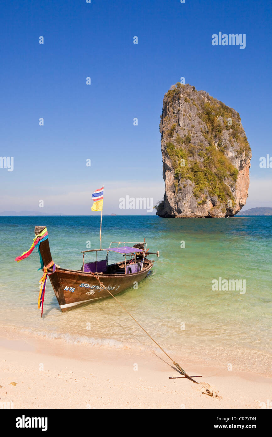 Tailandia, la provincia de Krabi, off Railay accesible por bote de cola larga, el Ko Poda Island Foto de stock