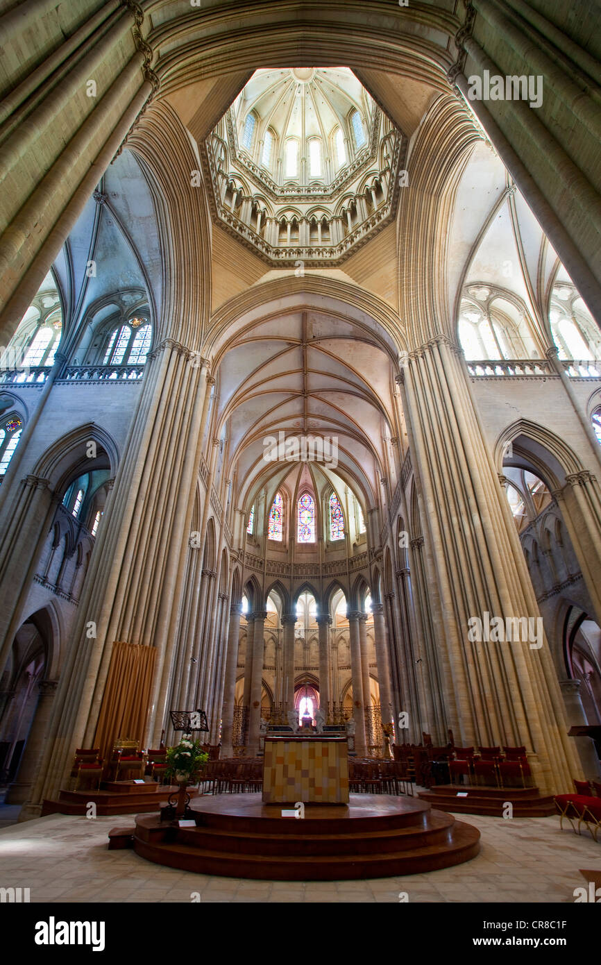 Francia, Manche, Coutances, la catedral, el altar Foto de stock