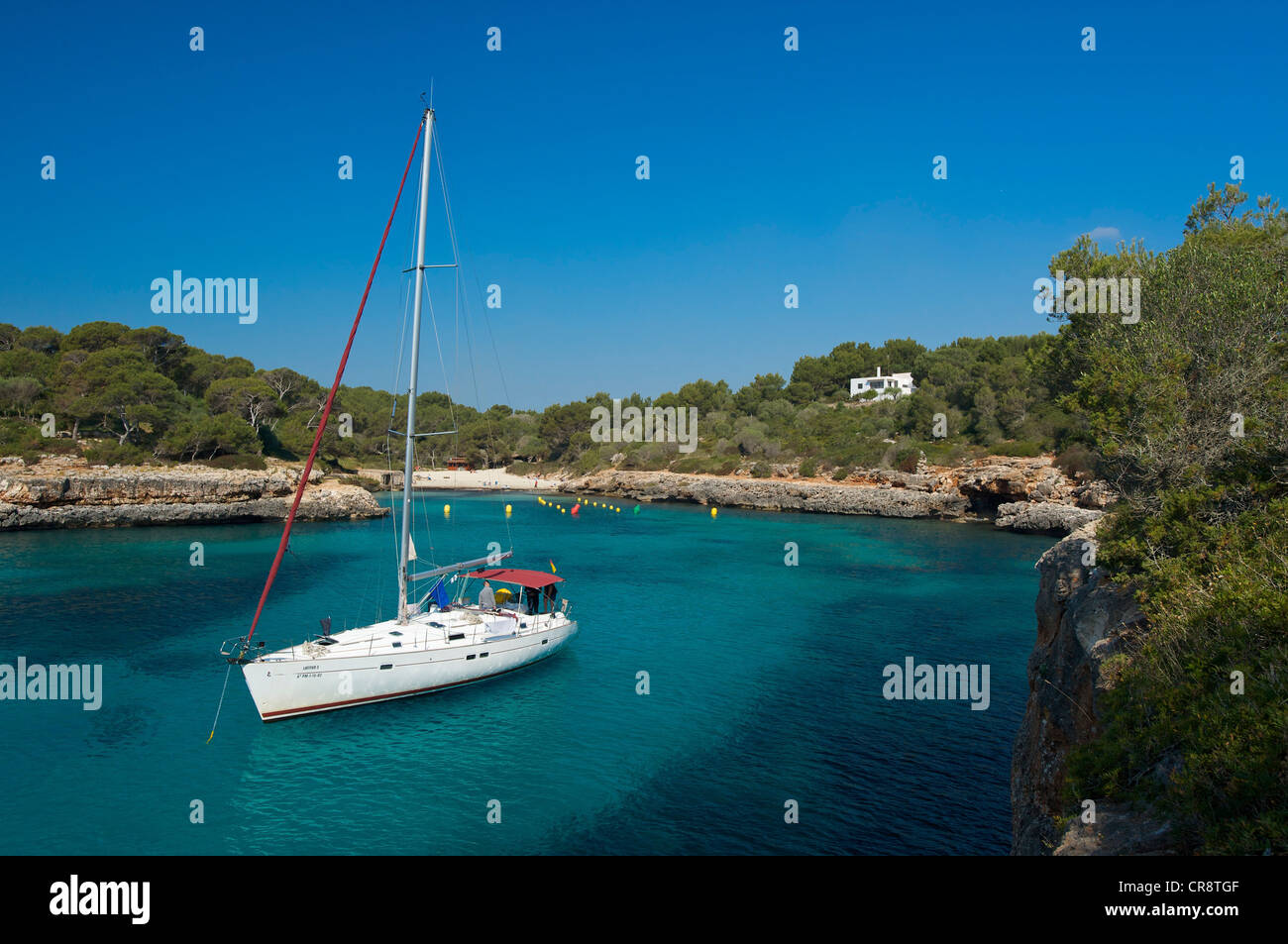 Velero en la Cala Sa Nau, Mallorca, Islas Baleares, España, Europa  Fotografía de stock - Alamy