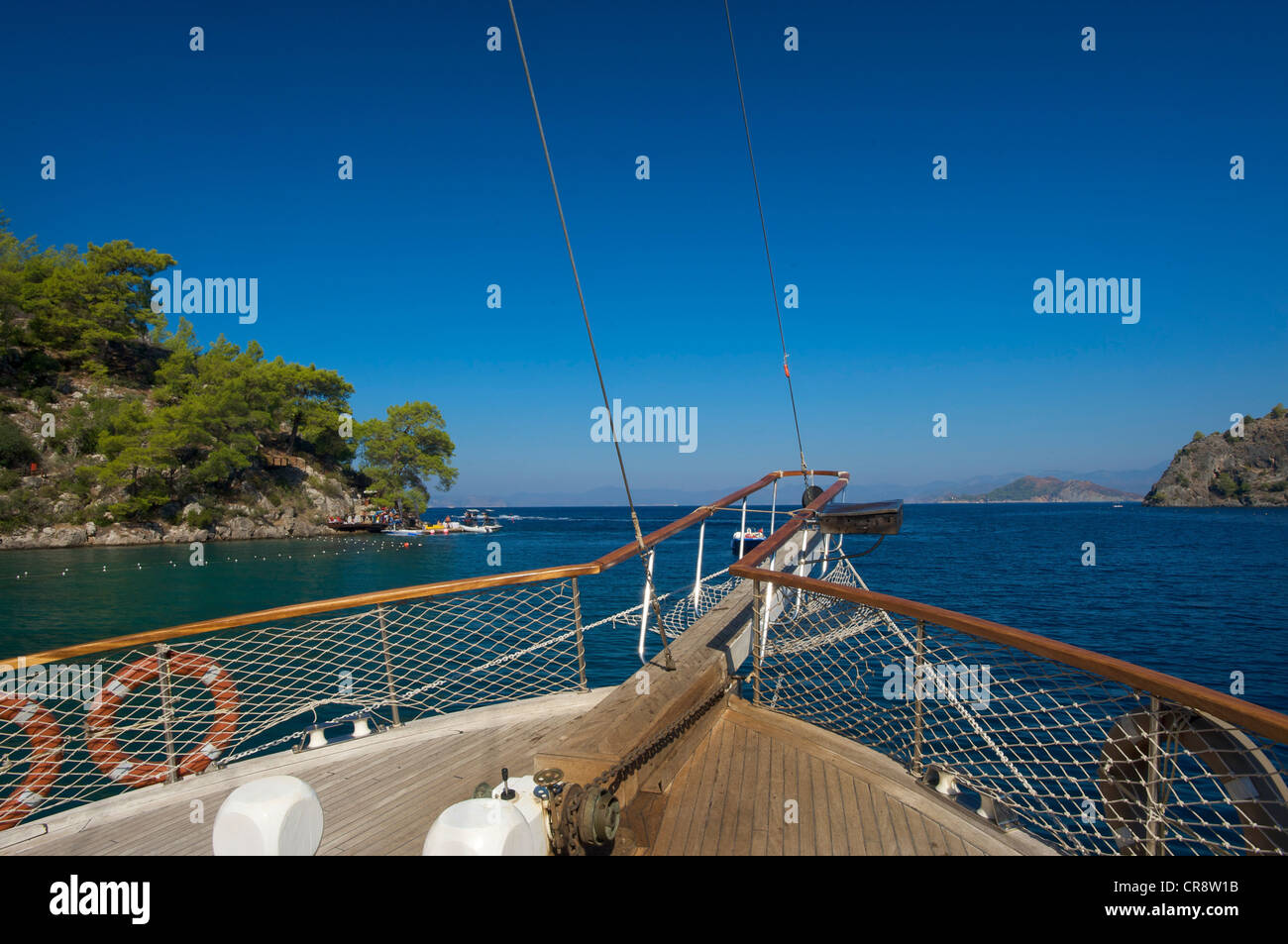"Blaue Reise', Guellet excusion barco sobre la costa del Mar Egeo turco cerca de Fethiye, Turquía Foto de stock
