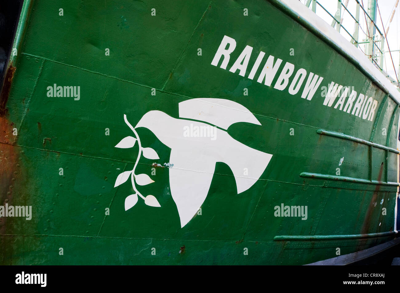 Detalle, Vista exterior del buque insignia de Greenpeace "Rainbow Warrior II" Foto de stock
