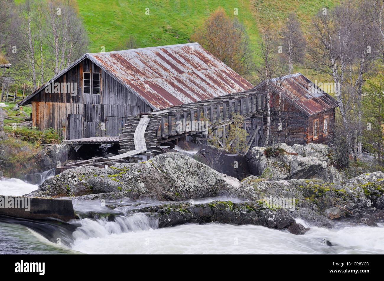 Histórico Molino de agua en el E27, Noruega, Europa Foto de stock