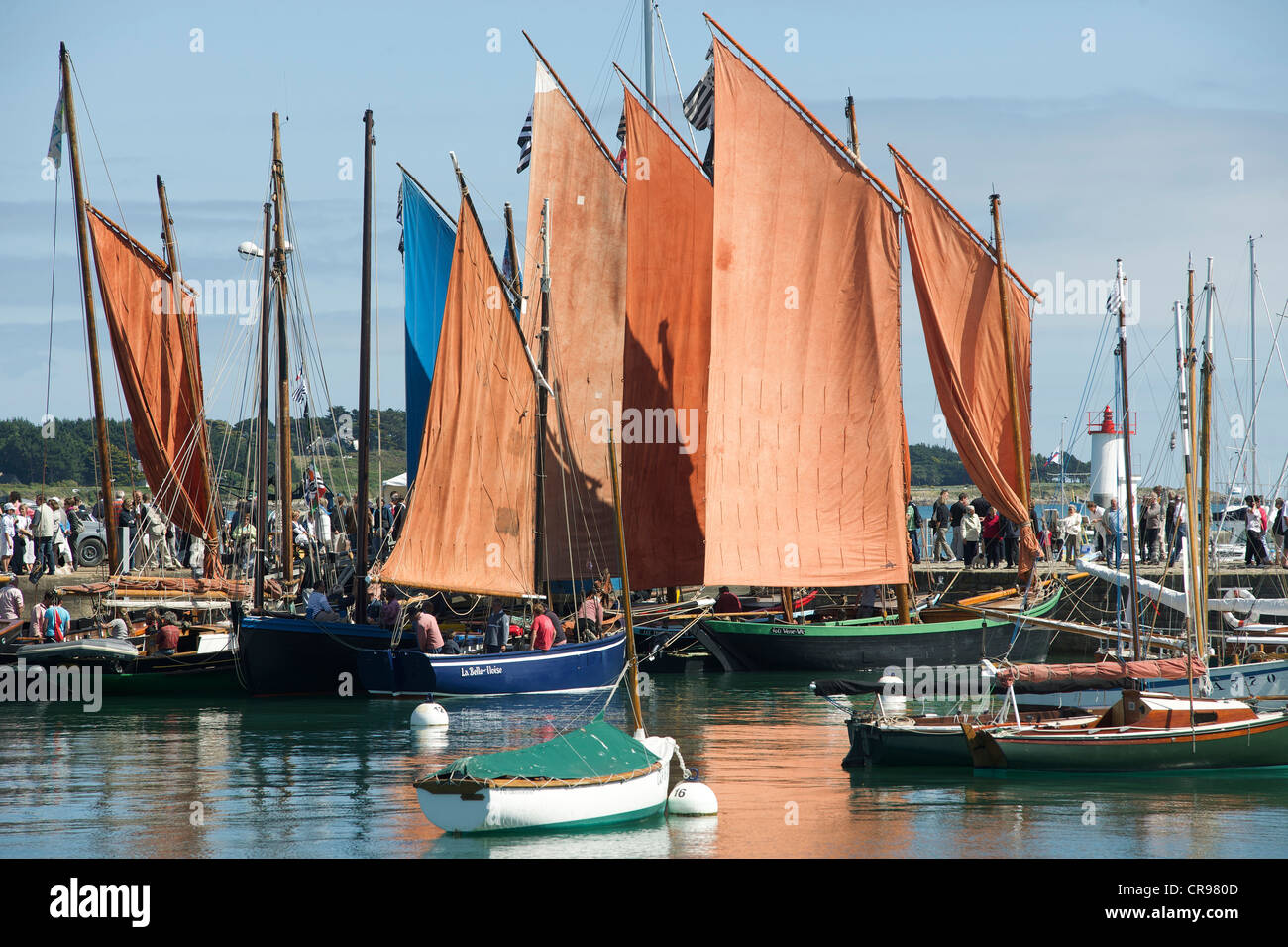 Antiguos barcos de vela en el puerto de La Trinite-sur-Mer, regata de veleros antiguos, Bretaña, Francia, Europa Foto de stock