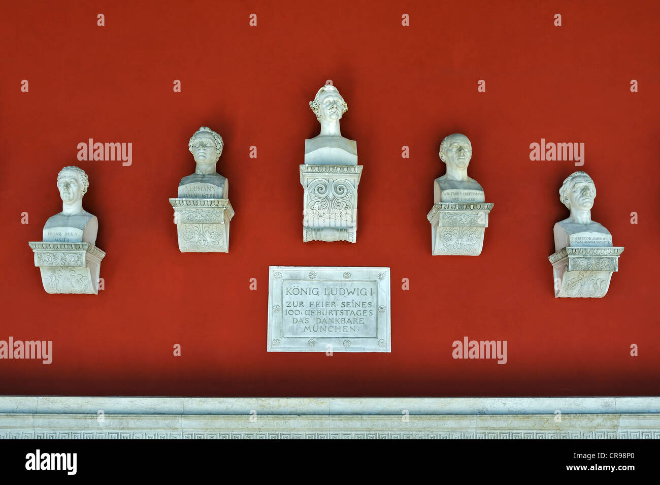 Bustos en mármol de distinguidos bávaros en el Ruhmeshalle, Hall of fame, creado por Leo von Klenze, Munich, Baviera Foto de stock