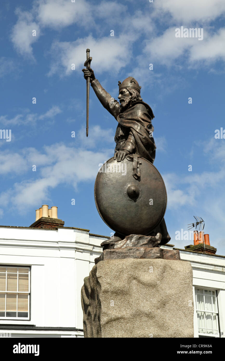 Estatua del rey Alfredo el Grande en Winchester, Hampshire, Inglaterra.estatua de bronce