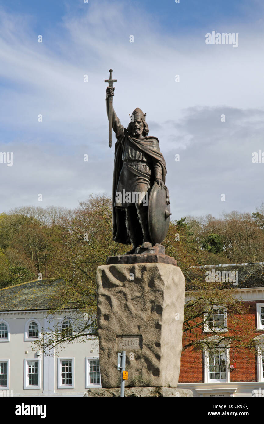 Estatua del rey Alfredo el Grande en Winchester, Hampshire, Inglaterra
