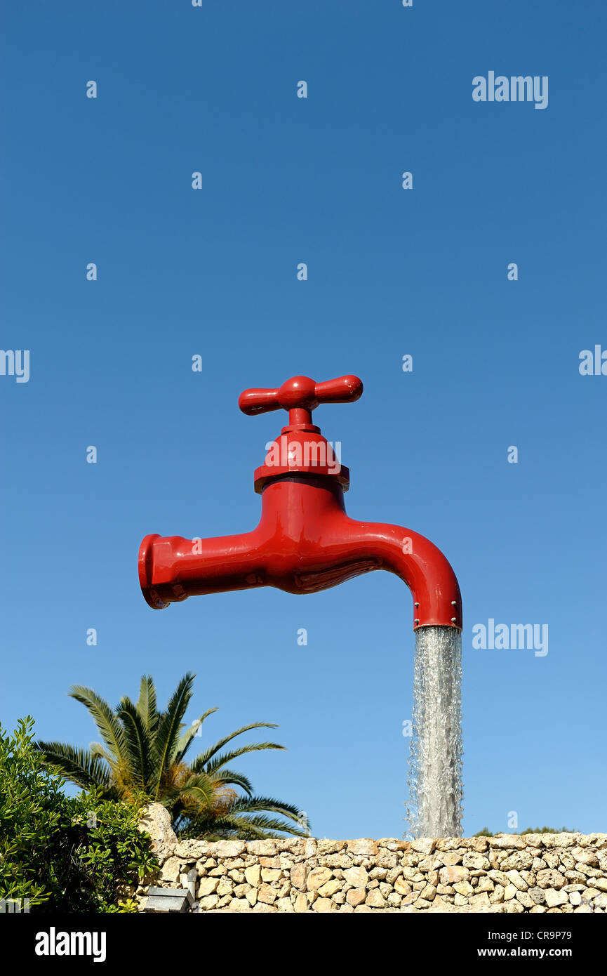 Grifo rojo flotante fountain ilusión cala Santa Galdana Menorca islas  baleares españa Fotografía de stock - Alamy