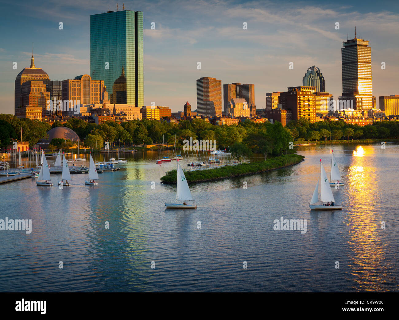 Boston y el Charles River visto desde Longfellow Bridge. Foto de stock