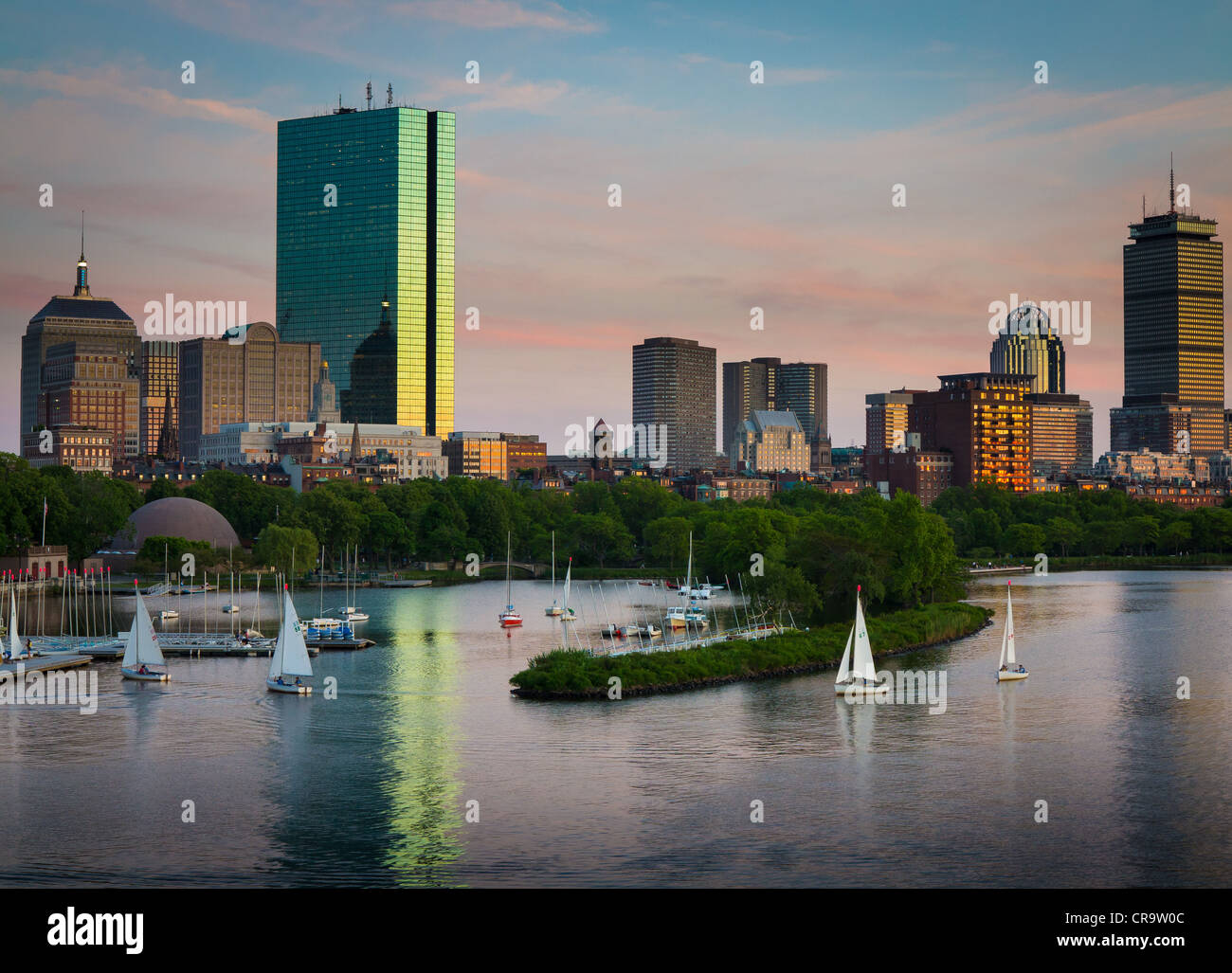 Boston y el Charles River visto desde Longfellow Bridge. Foto de stock