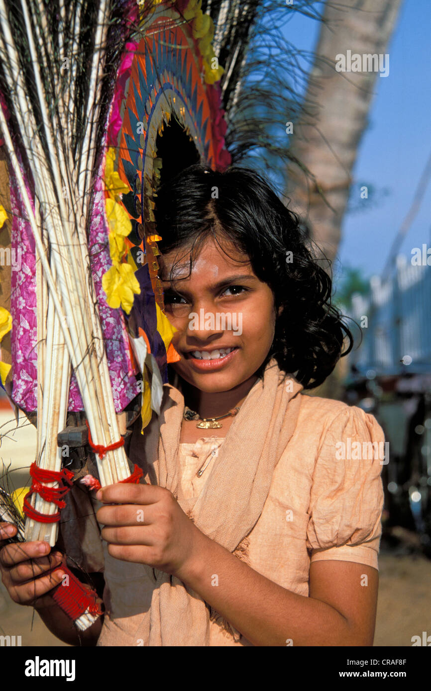 Chica en una peregrinación en honor de Lord Murugan, el segundo hijo de Shiva, Kerala, India del Sur, India, Asia Foto de stock