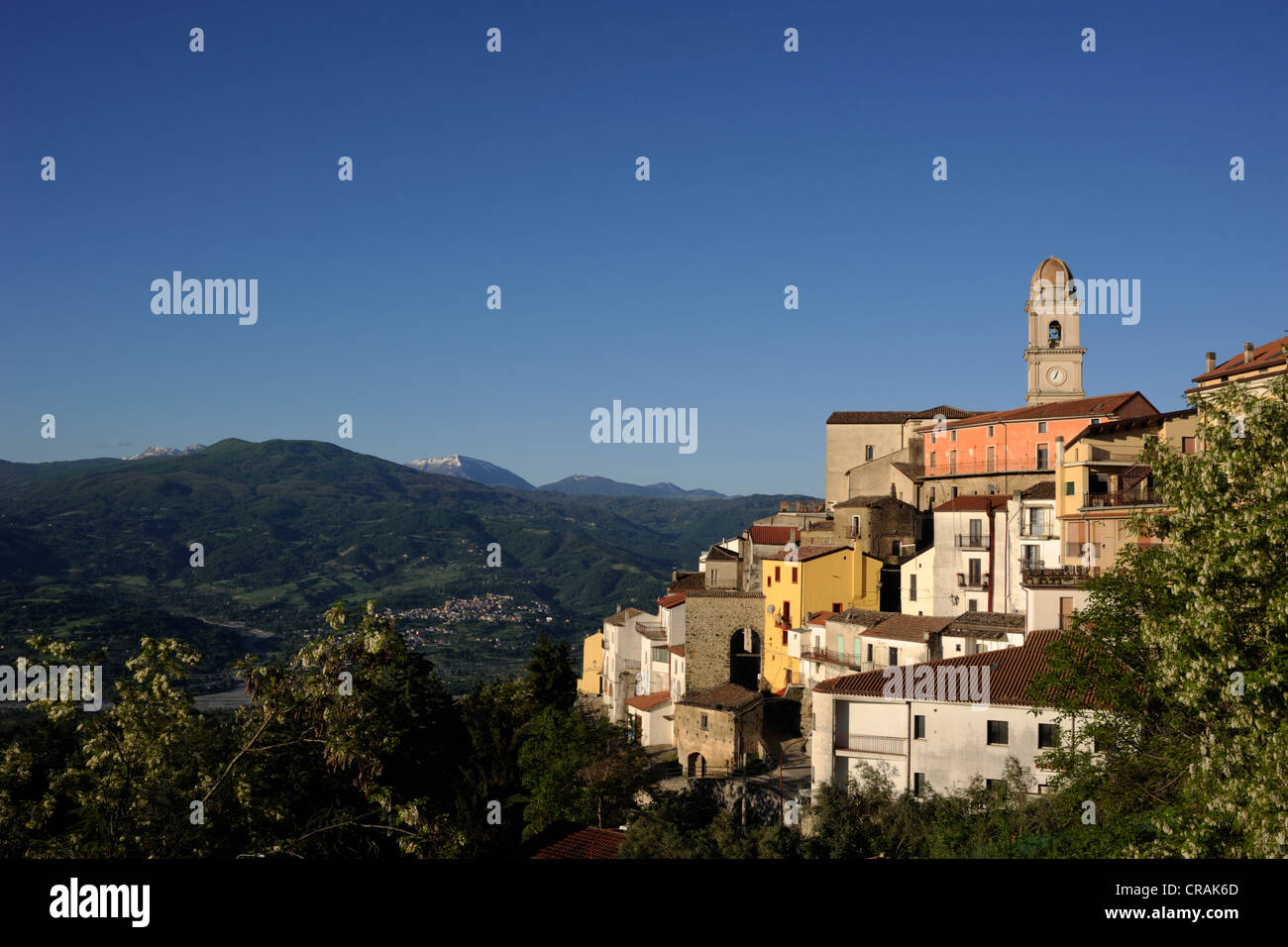 Italia, Basilicata, Parque Nacional del Pollino, chiaromonte, sinni valle y pollino montañas Foto de stock
