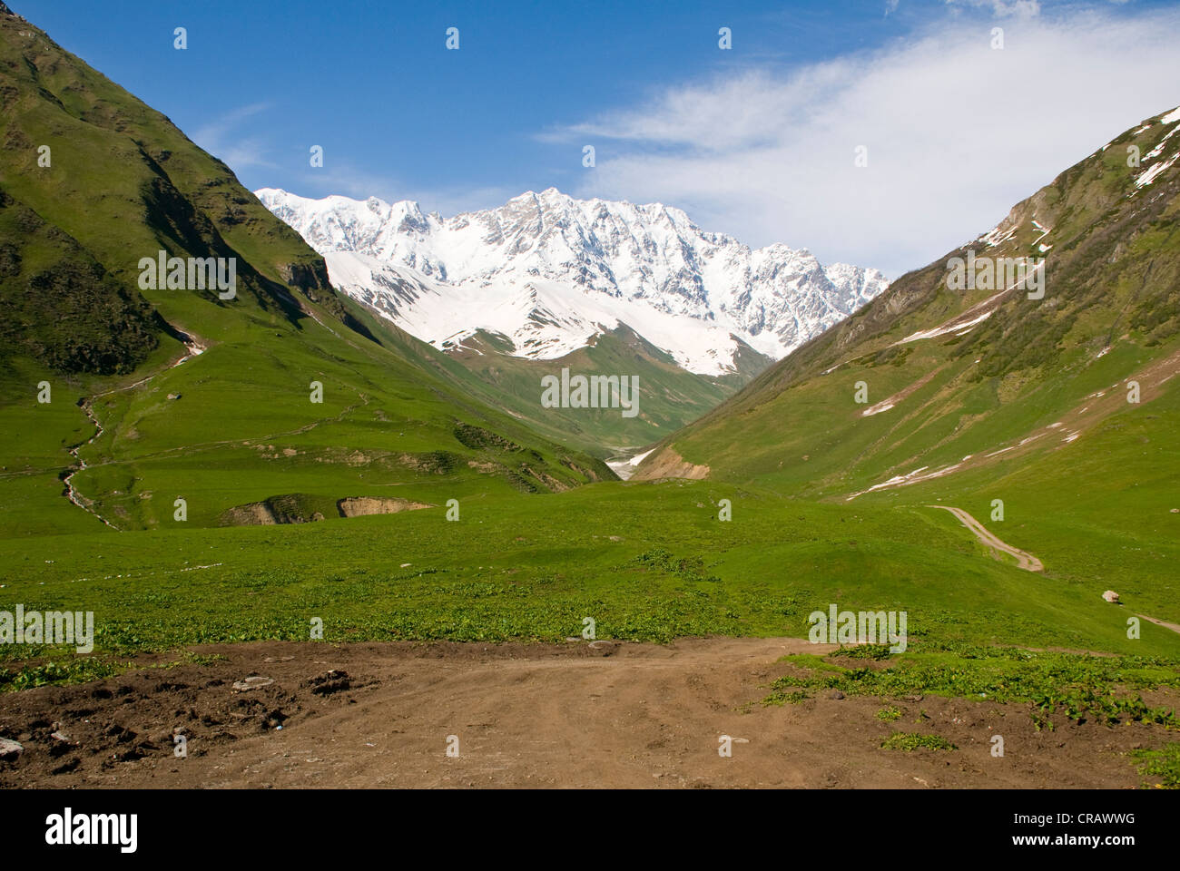 Paisaje de montaña, Ushguli, sitio del Patrimonio Mundial de la UNESCO, provincia de Svaneti, Georgia, Oriente Medio Foto de stock