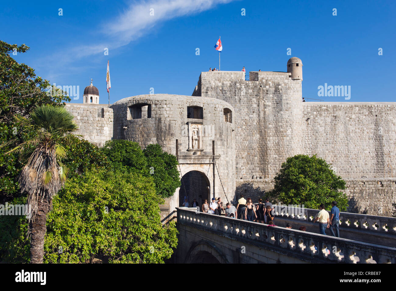 La puerta occidental, la Puerta Pile, murallas, Dubrovnik, Dalmacia, Croacia, Europa Foto de stock