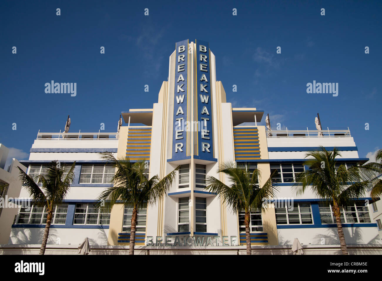 Breakwater hotel Art Deco en el famoso Ocean Drive, en South Beach, Miami Beach, Florida, EE.UU. Foto de stock