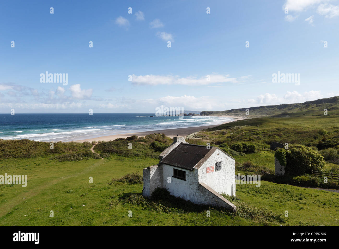 Whitepark Bahía Blanca o Bahía Park, antiguo albergue juvenil, de Antrim, Condado de Antrim, Irlanda del Norte, Reino Unido, Europa Foto de stock