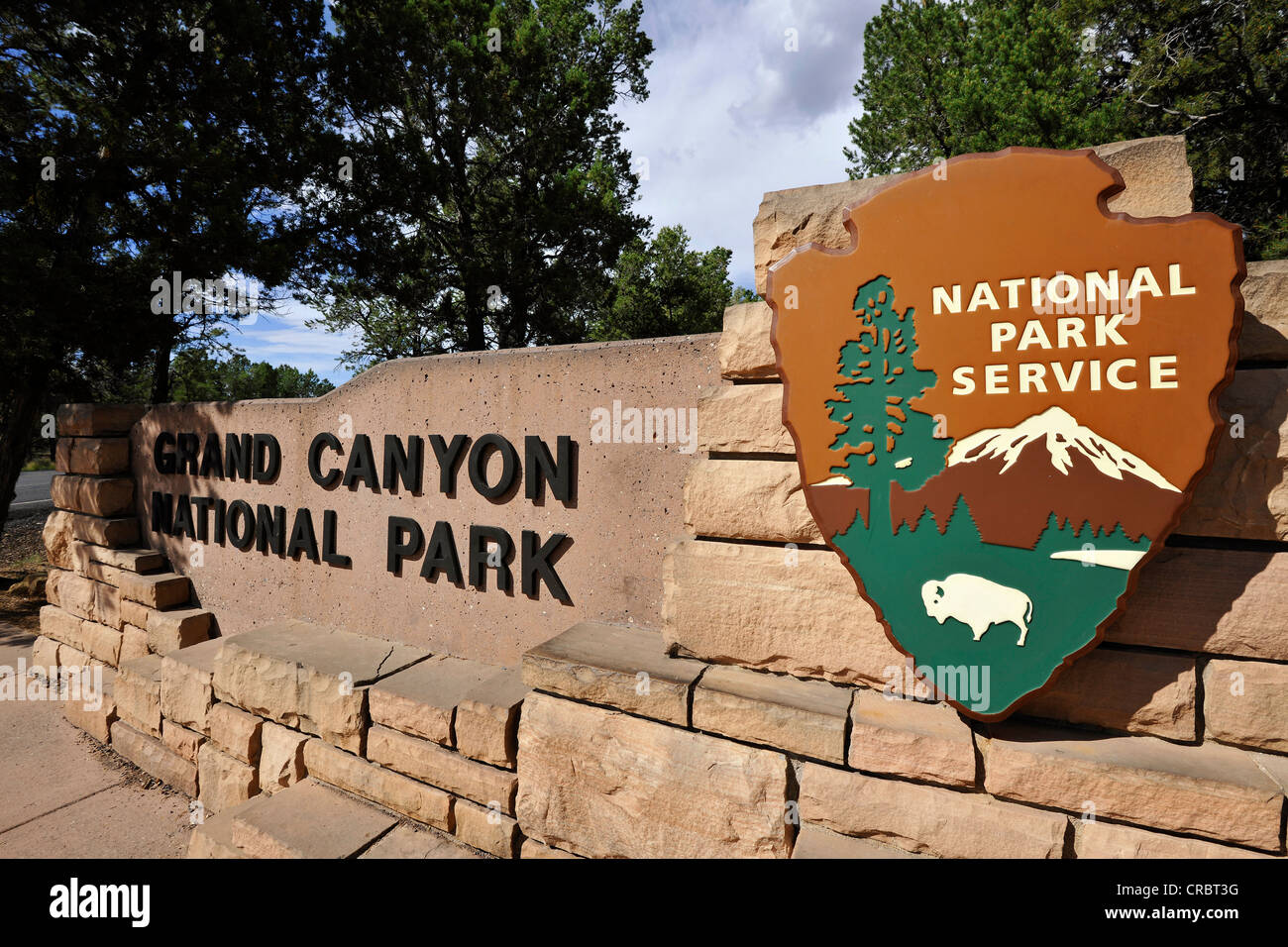 Cartel de bienvenida en la entrada este del Parque Nacional Gran Cañón, South Rim, Arizona, Estados Unidos de América, EE.UU. Foto de stock