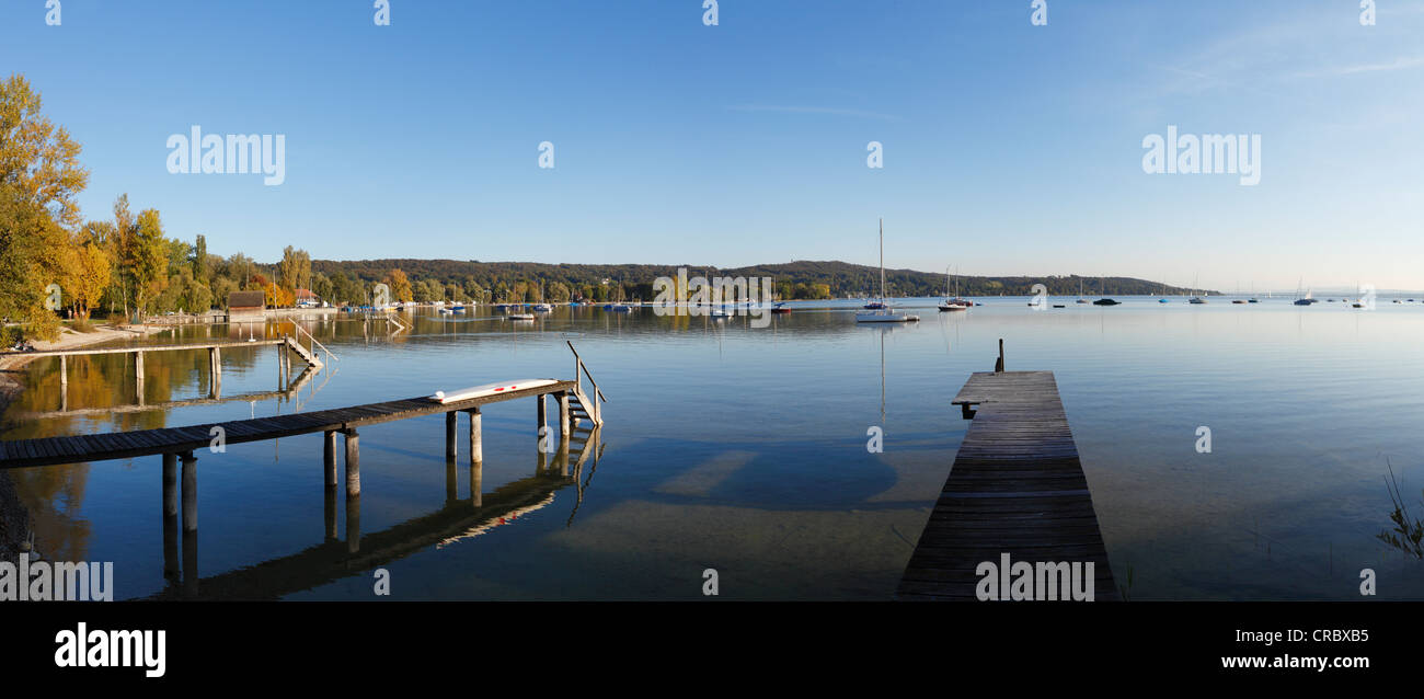 Embarcaderos en Herrsching, Ammersee lago o lago Ammer, cinco lagos, Alta Baviera, Baviera, Alemania, Europa Foto de stock