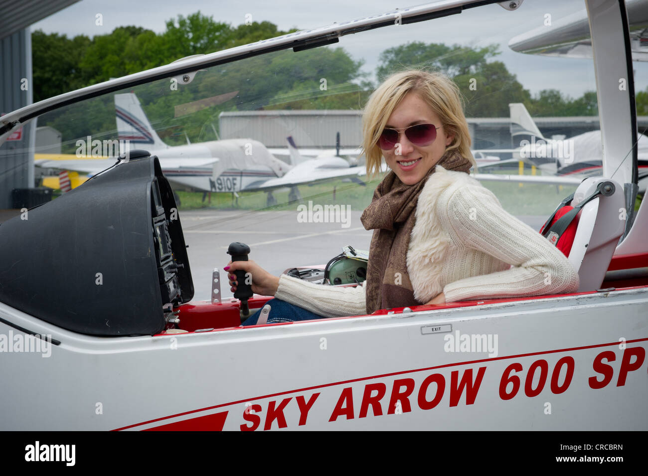 El deporte femenino en la luz piloto de aviones LSA Foto de stock