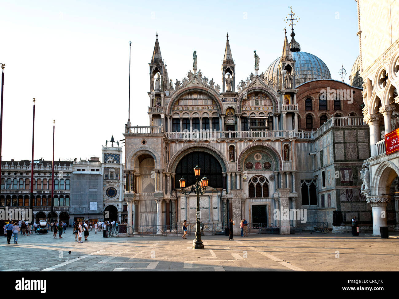 La Basílica de San Marcos, la basílica de San Marcos, Piazzetta San Marco, la Plaza de San Marcos, en Venecia, Italia, Europa Foto de stock