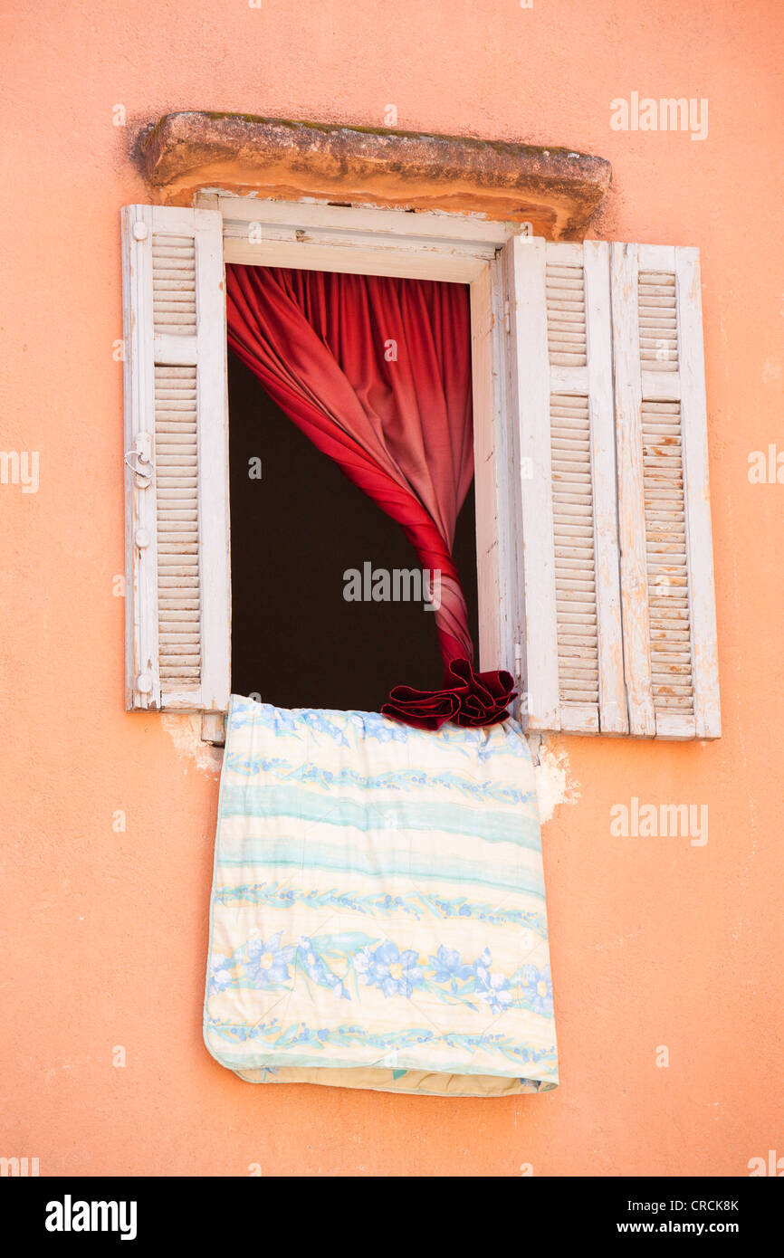 Una ventana en Marrakech, Marruecos. Foto de stock