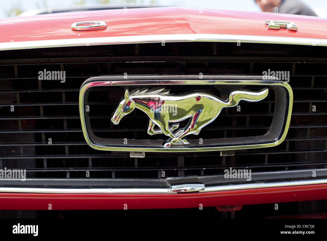 Emblema Frontal Rojo Para Ford Mustang – Logo Nuevo, Listo Para Instalar En La Parrilla Del Parachoques