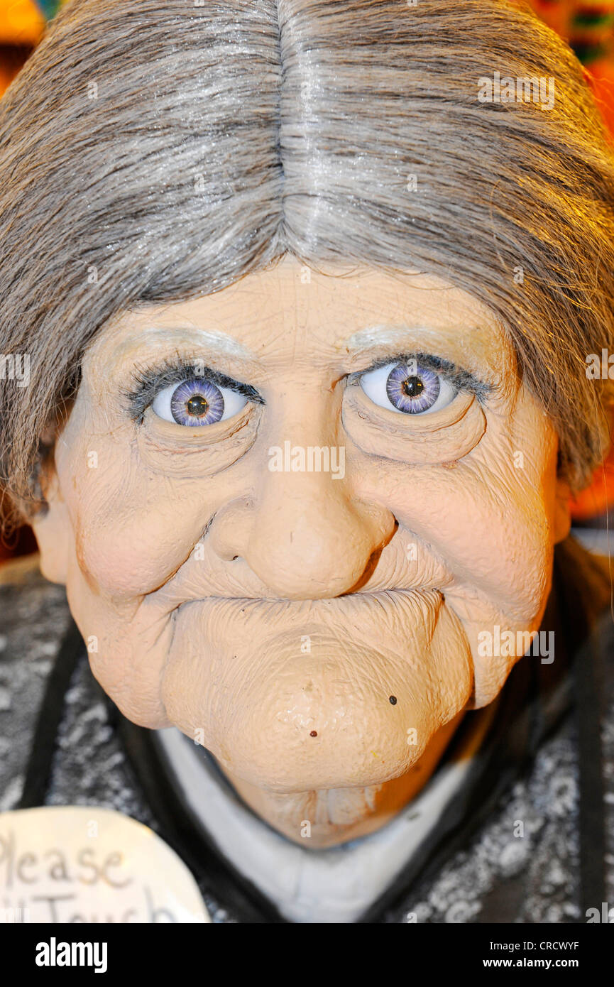 El plástico feo rostro de una mujer mayor Foto de stock