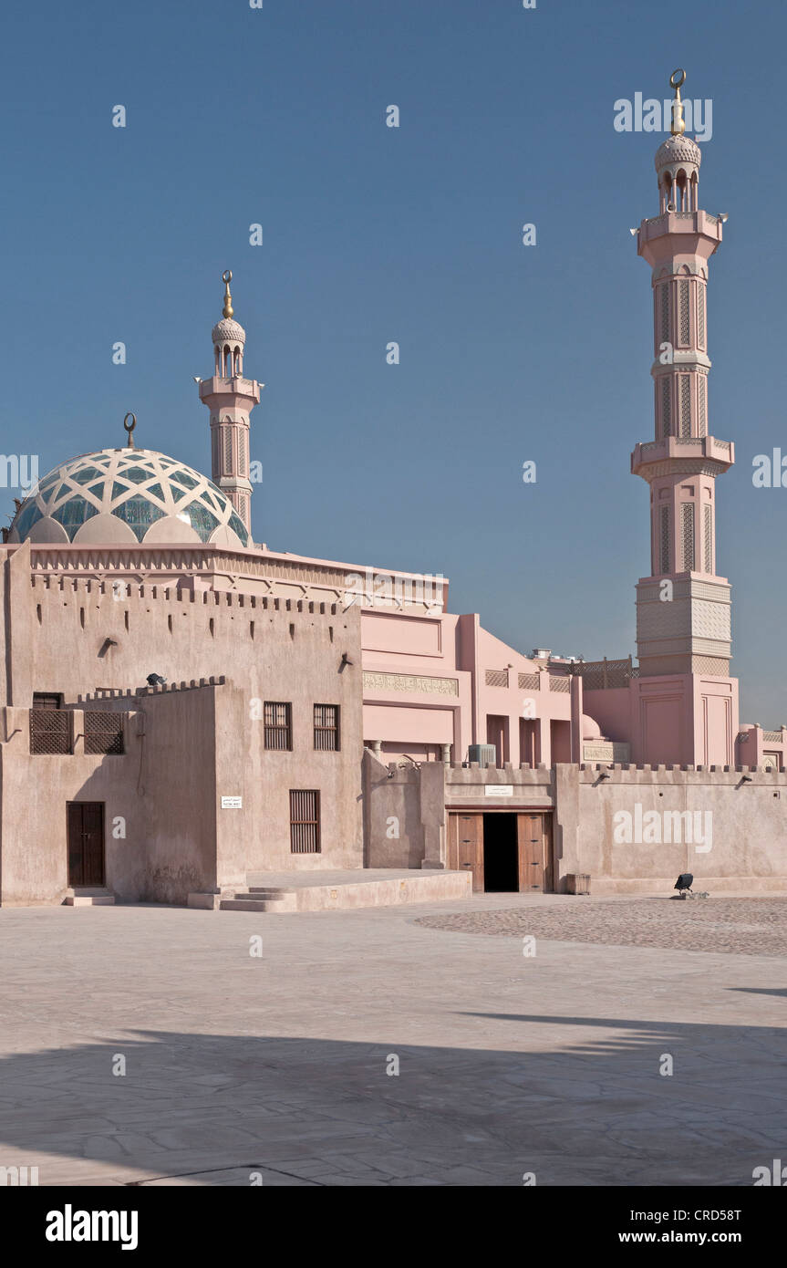 Old Fort y la mezquita, Ajman, Emiratos Árabes Unidos, Asia Foto de stock