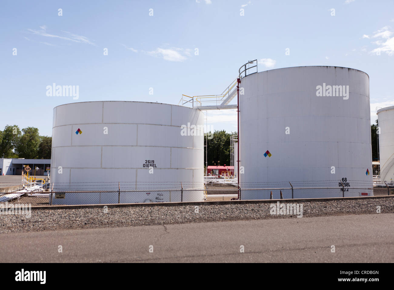 Tanques de almacenamiento de combustible industrial Foto de stock