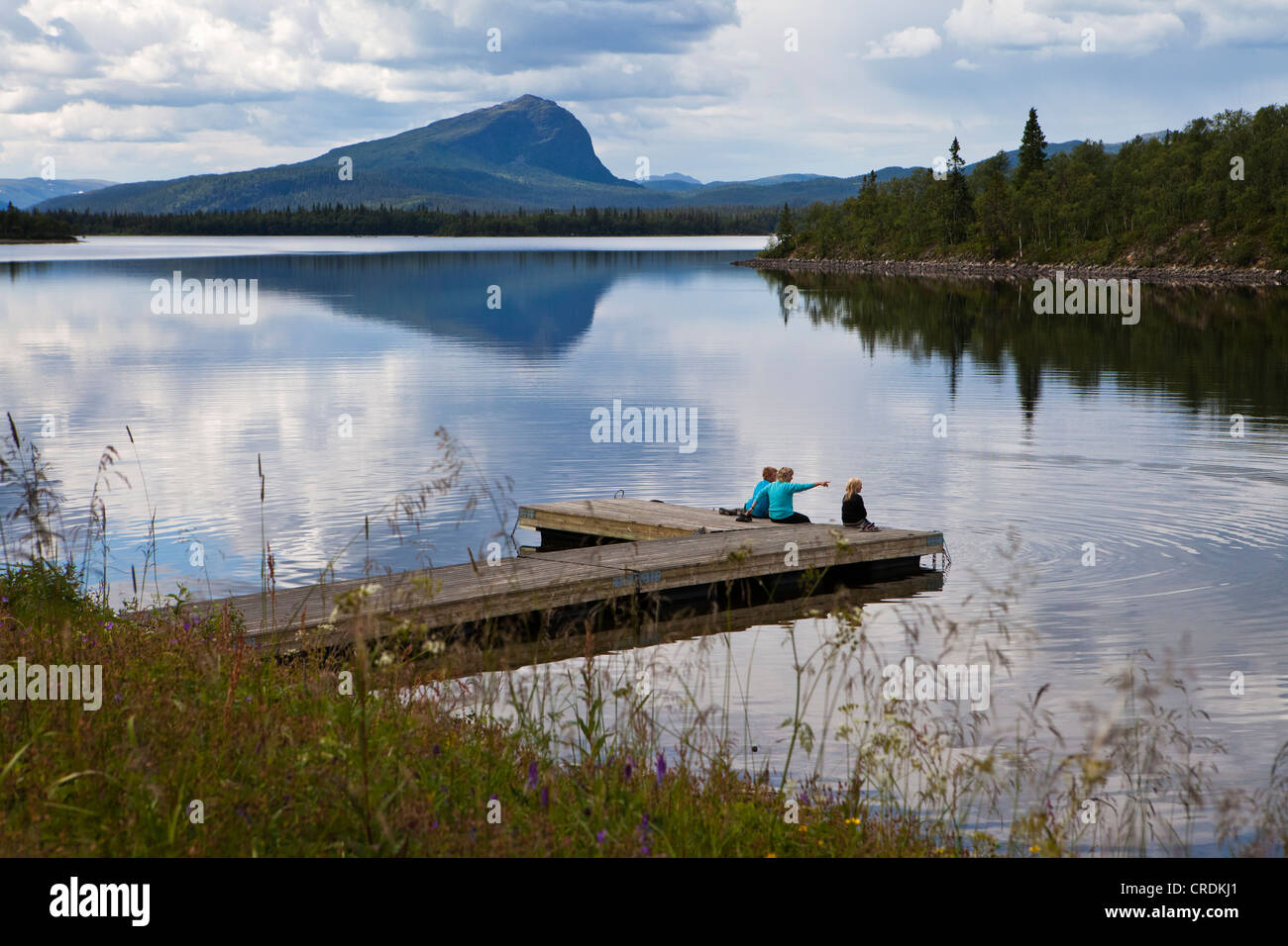 Vistas sobre el lago, Saxnaes Kultsjoen, Laponia, Suecia, Europa Foto de stock