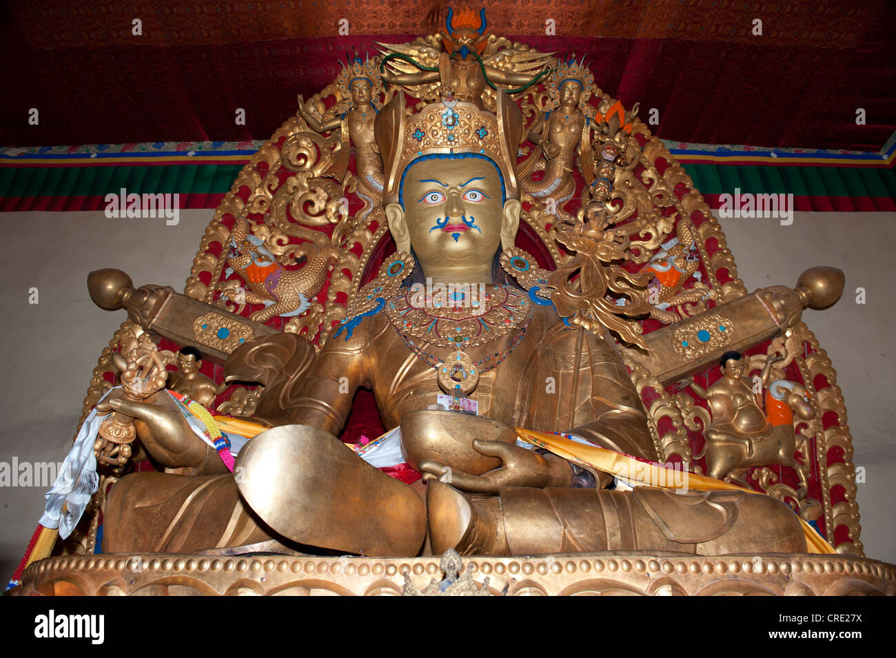 El budismo tibetano, la gran estatua, Santo Padmasambhava en el