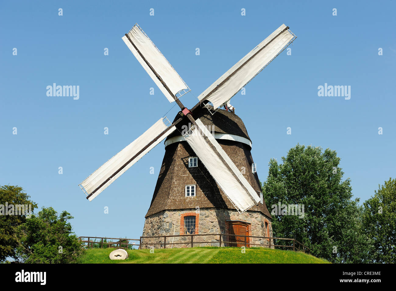 El molino de viento en la localidad de Woldegk, Mecklemburgo-Pomerania Occidental, Alemania, Europa Foto de stock