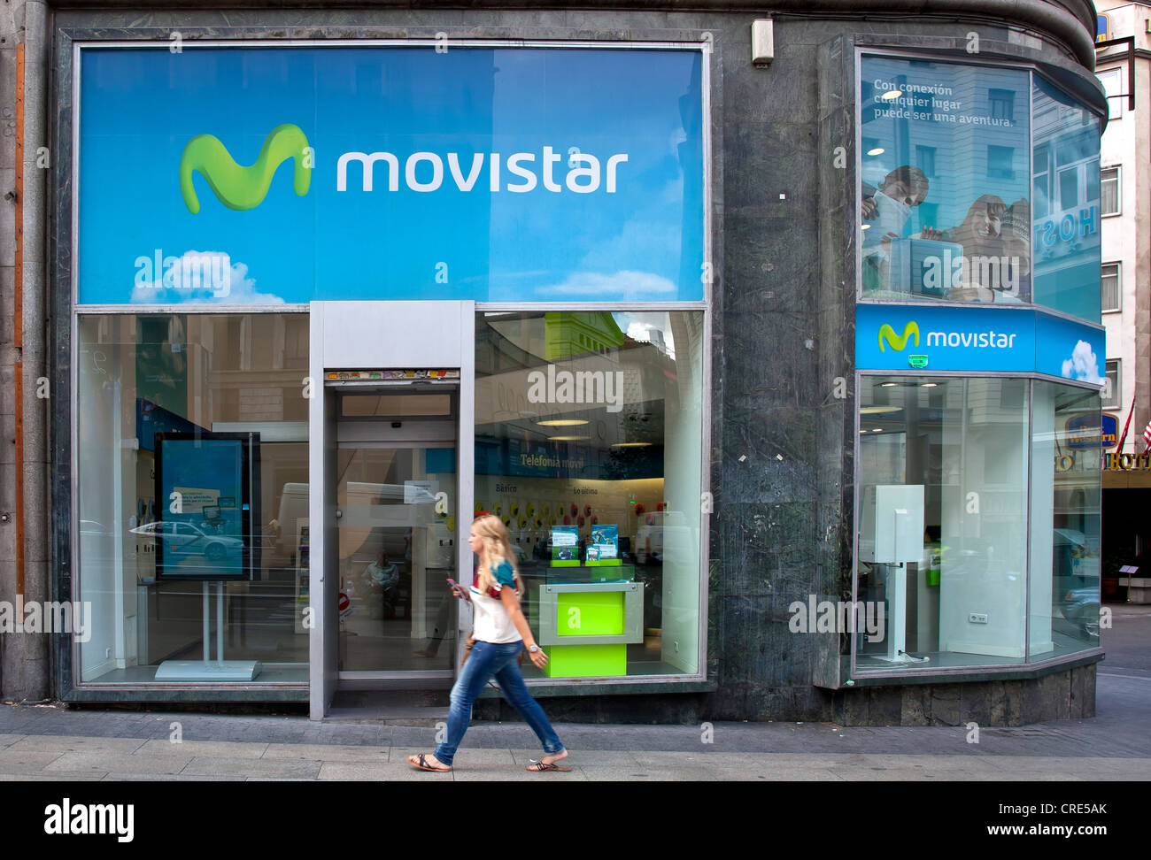 Rama del operador móvil español Movistar, en Madrid, España, Europa Foto de stock