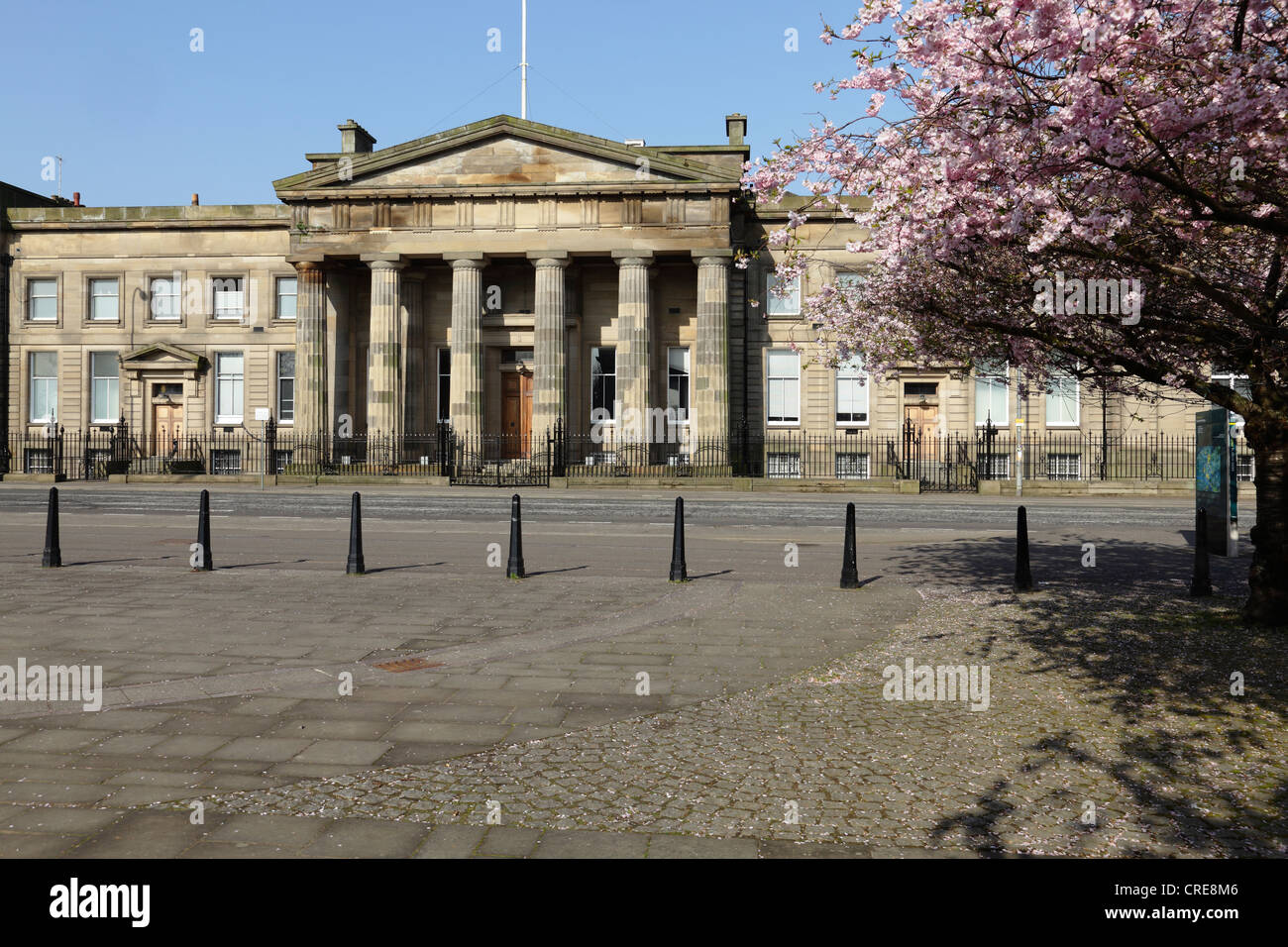 Glasgow antiguo Alto Tribunal Saltmarket en primavera, Scotland, Reino Unido Foto de stock