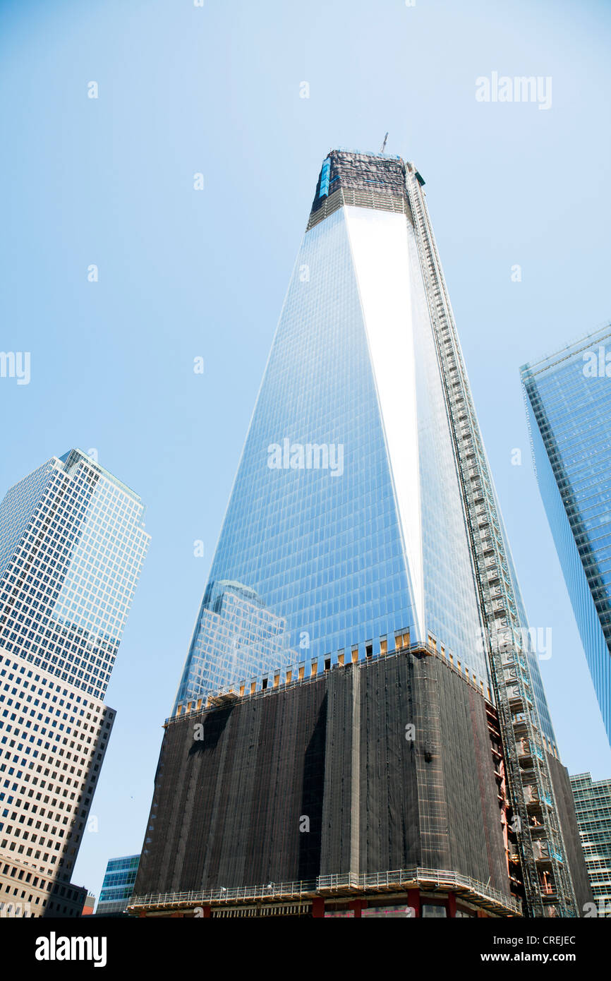 Casi terminada la torre de la Libertad en Nueva York, Manhattan. Bajo construcción en Ground Zero American Foto de stock