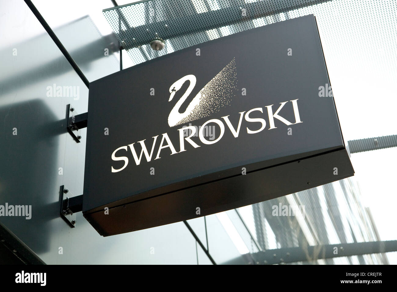 Swarovski logo fotografías e imágenes de alta resolución - Alamy