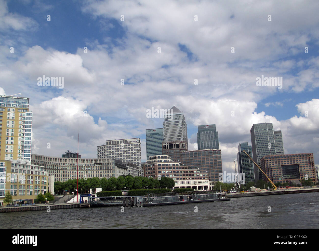 El distrito de negocios de Canary Wharf en Londres Poplar, visto desde el Támesis. Foto Tony Gale Foto de stock
