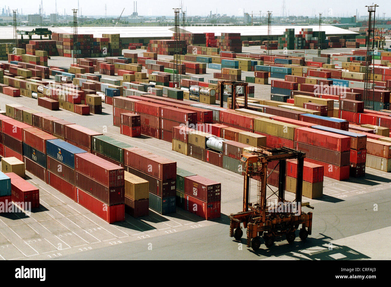 Bélgica, terminal de contenedores en el puerto de Amberes Fotografía de  stock - Alamy